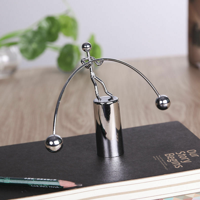 Gifter - מתנות לכל אירוע מתנות לקולגות Dynamic Balance Weightlifting Iron Man Swing Gift  Office Pendulum Accessory